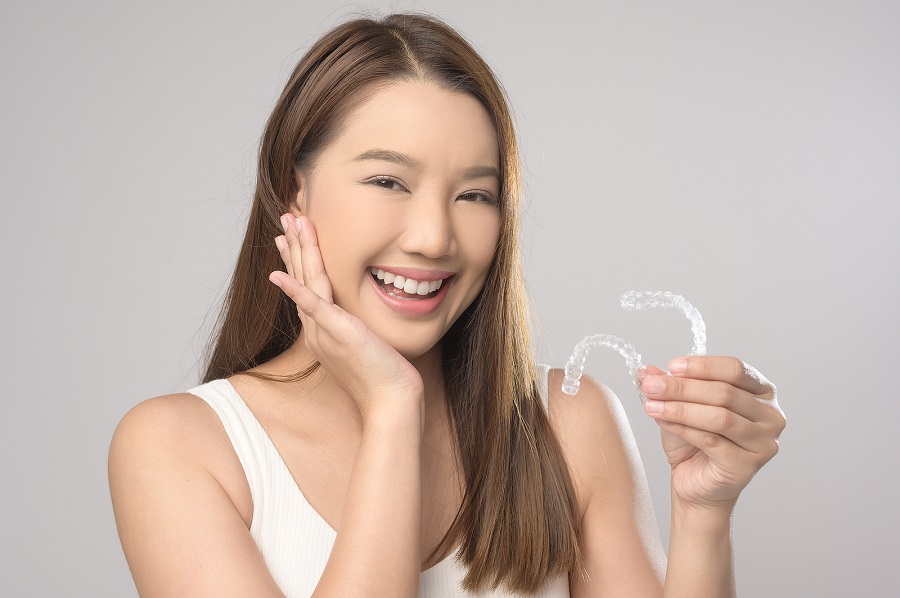 Reasons to Choose Clear Aligners Over Metal Braces